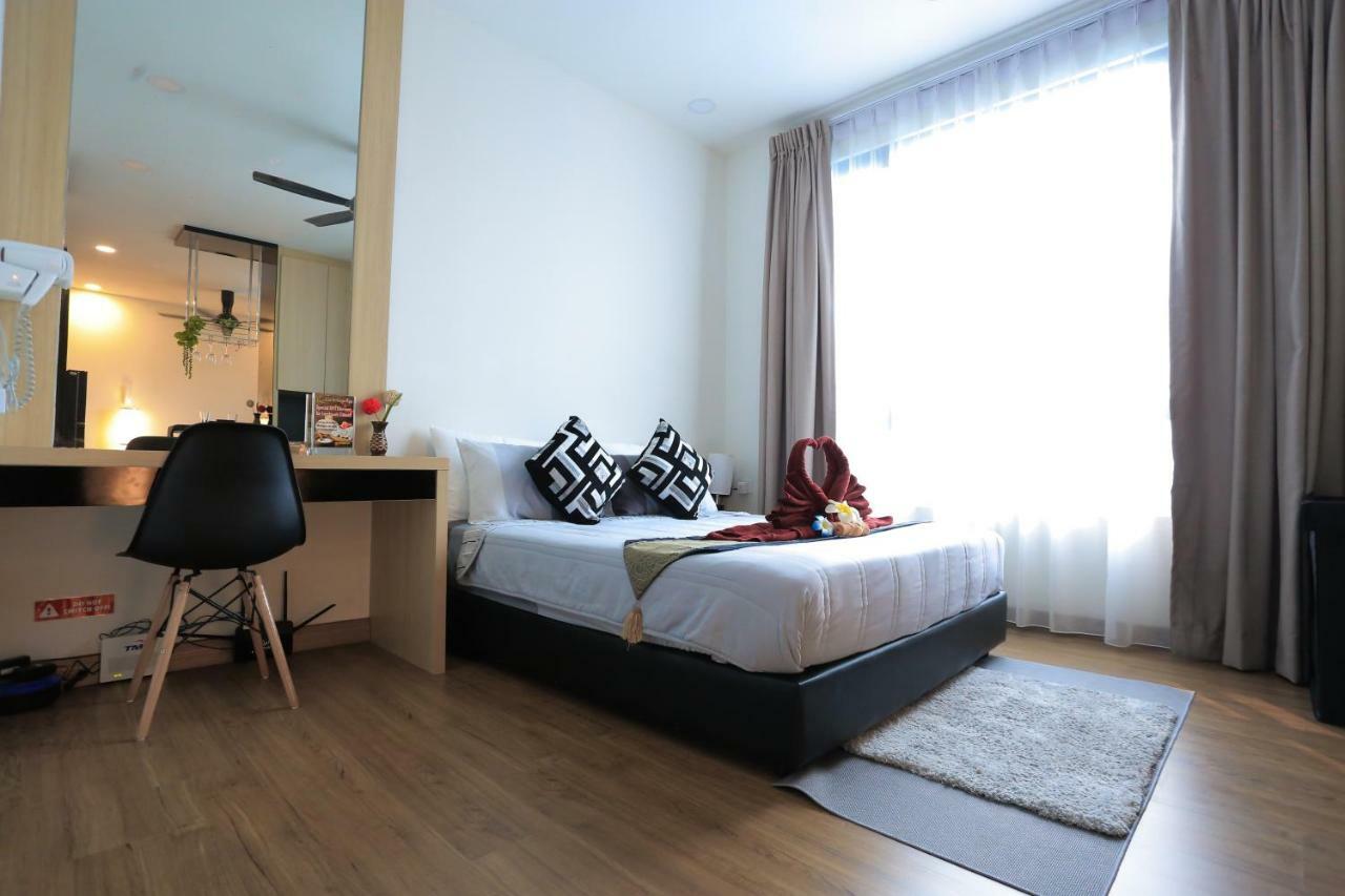 צ'ראס Mlh Deluxe Studio Suites @ Landmark Residence מראה חיצוני תמונה